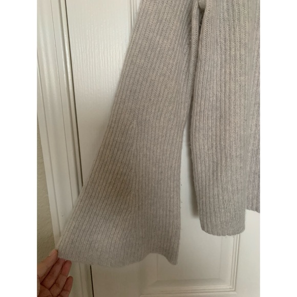 Only Mine Light Gray Cashmere Wide Sleeved Sweater Women’s Size Medium - Picture 3 of 6